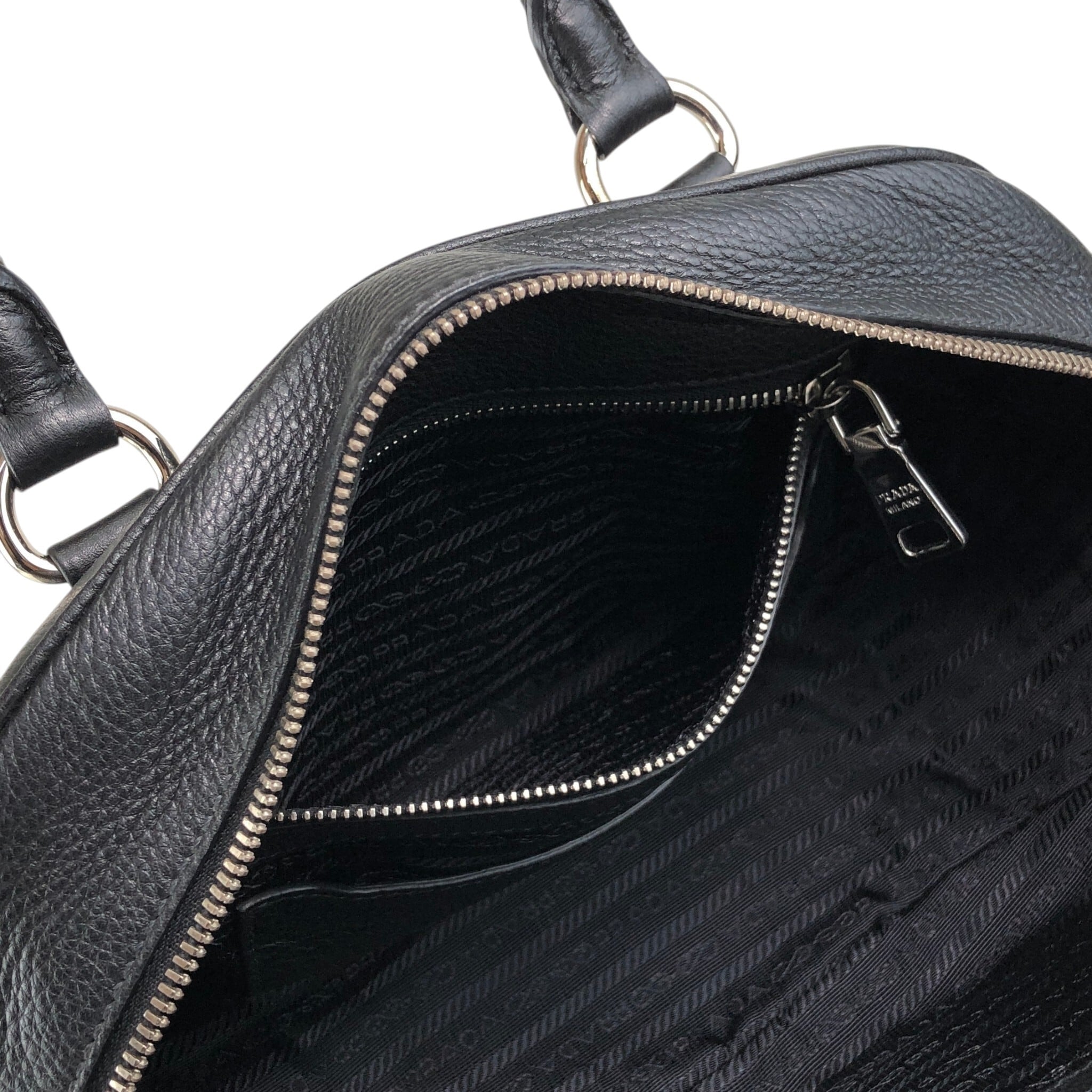 PRADA プラダ ショルダーバッグ ブラック ロゴ プッシュロック レザー
