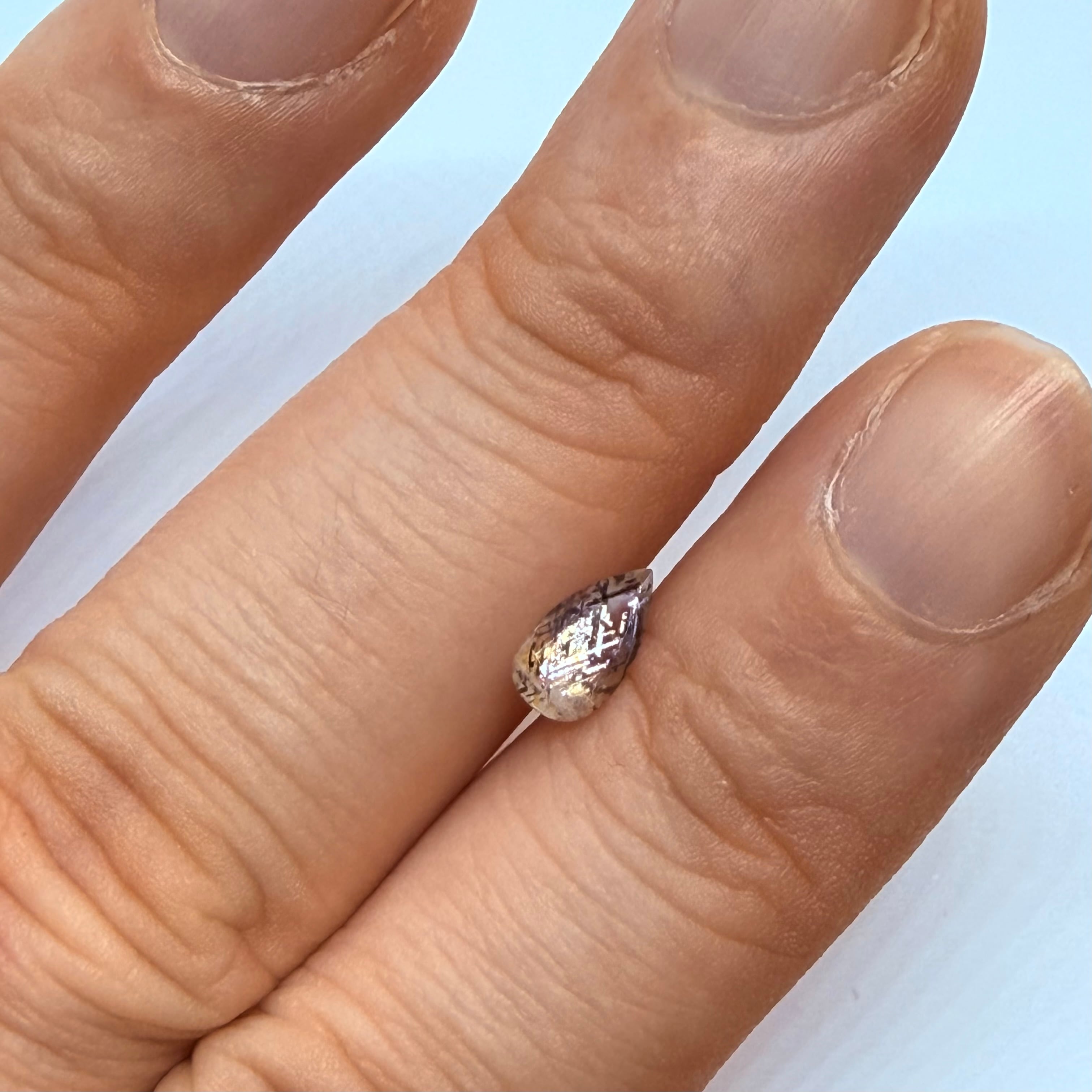 世界一レアなサンストーン　レインボーラティスサンストーン