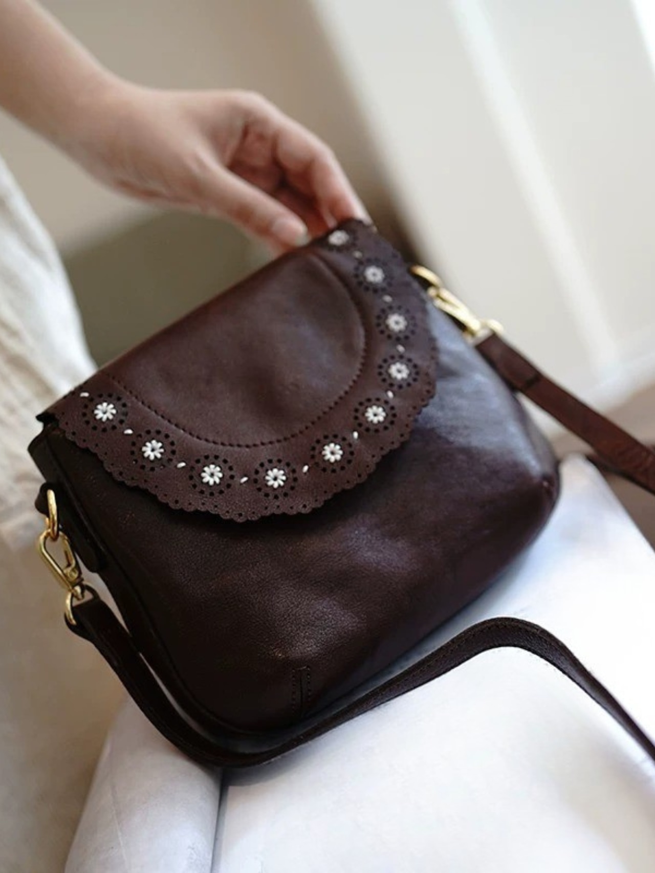 Rosalie Scallop Leather Shoulder Bag F0787
