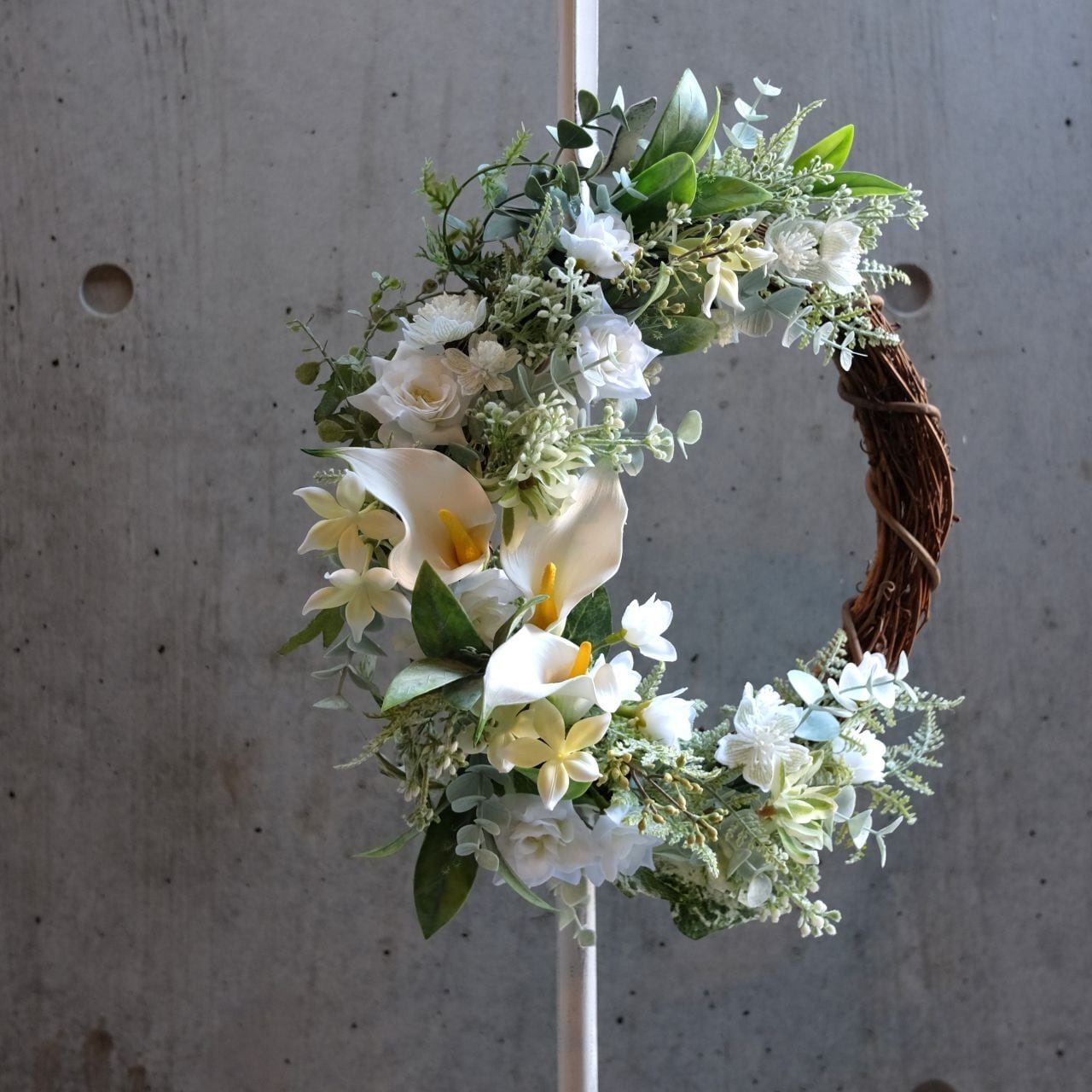 完成品】ホワイト・グリーン／アーティフィシャルフラワーリース