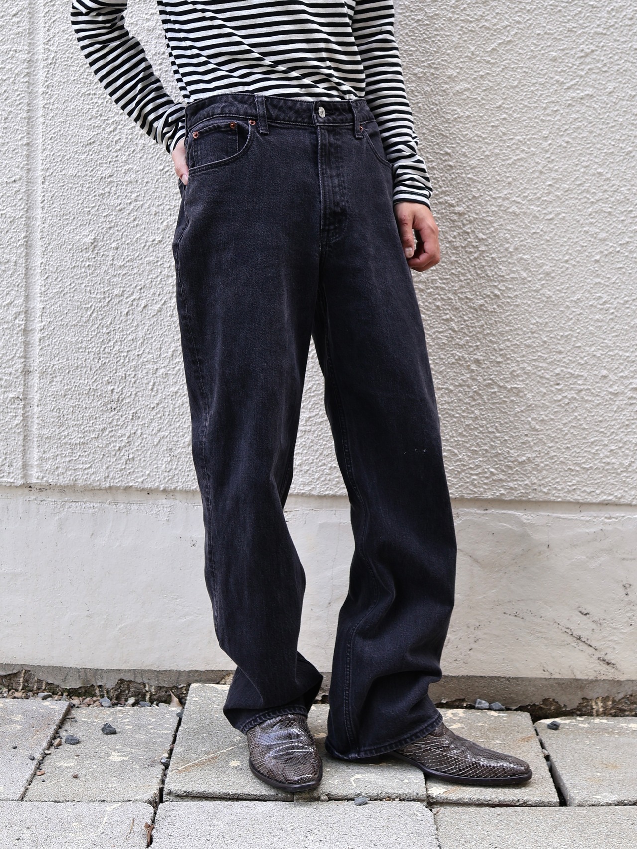tapered black denim pants