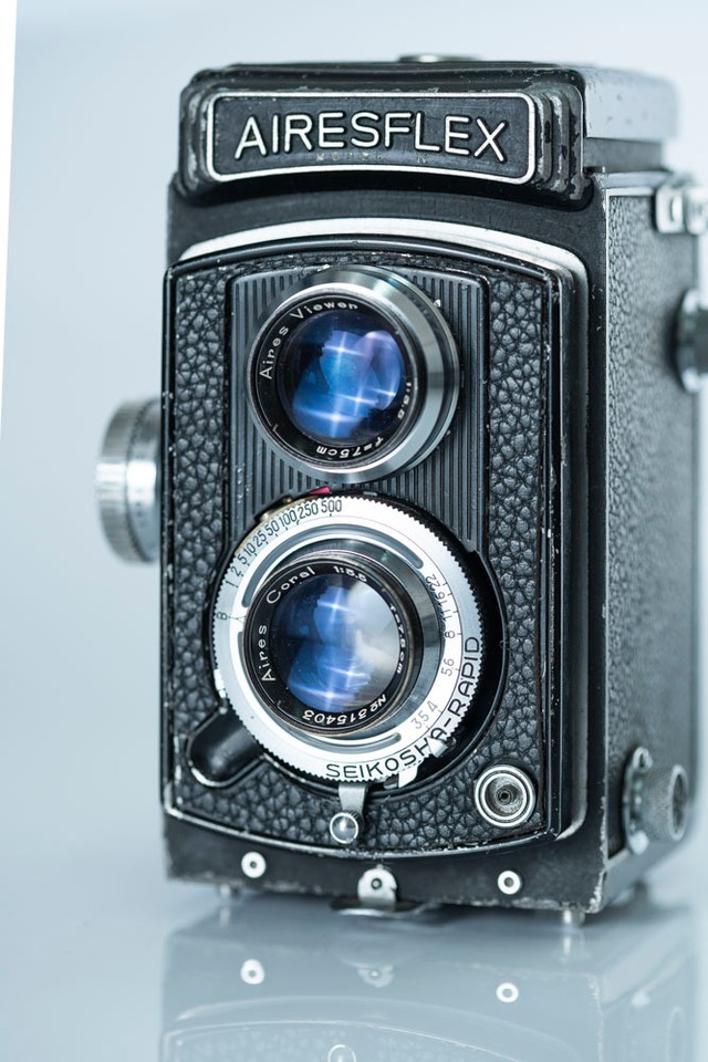 二眼レフカメラ　AIRESFLEX アイレスフレックス　Ⅳ型 【送料無料】