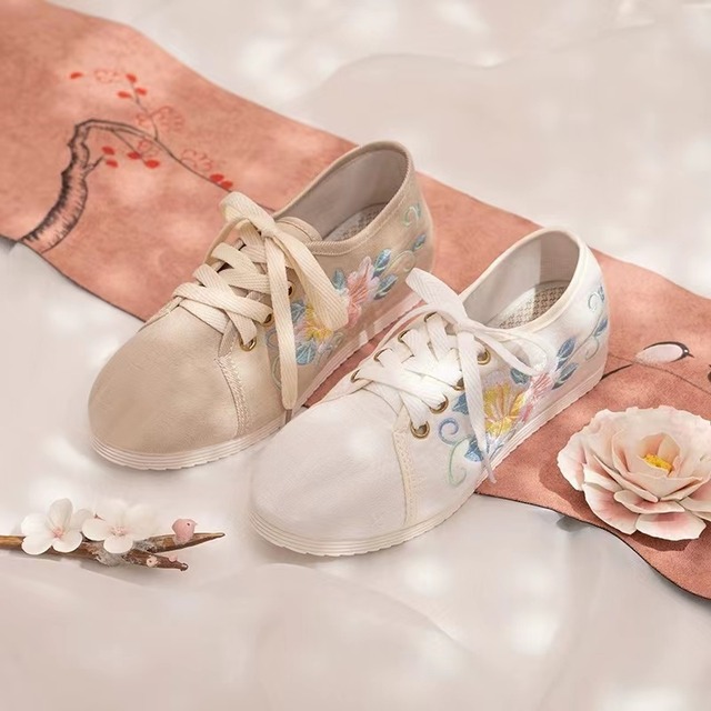 【之】★刺繍靴★ホワイト ベージュ チャイナ風 刺繍 お靴 レディース デイジー