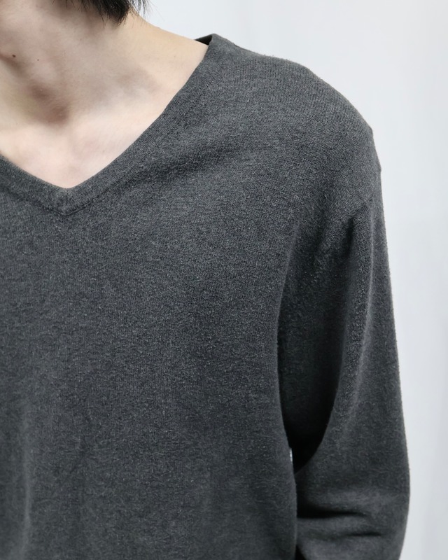 v-neck gray knit
