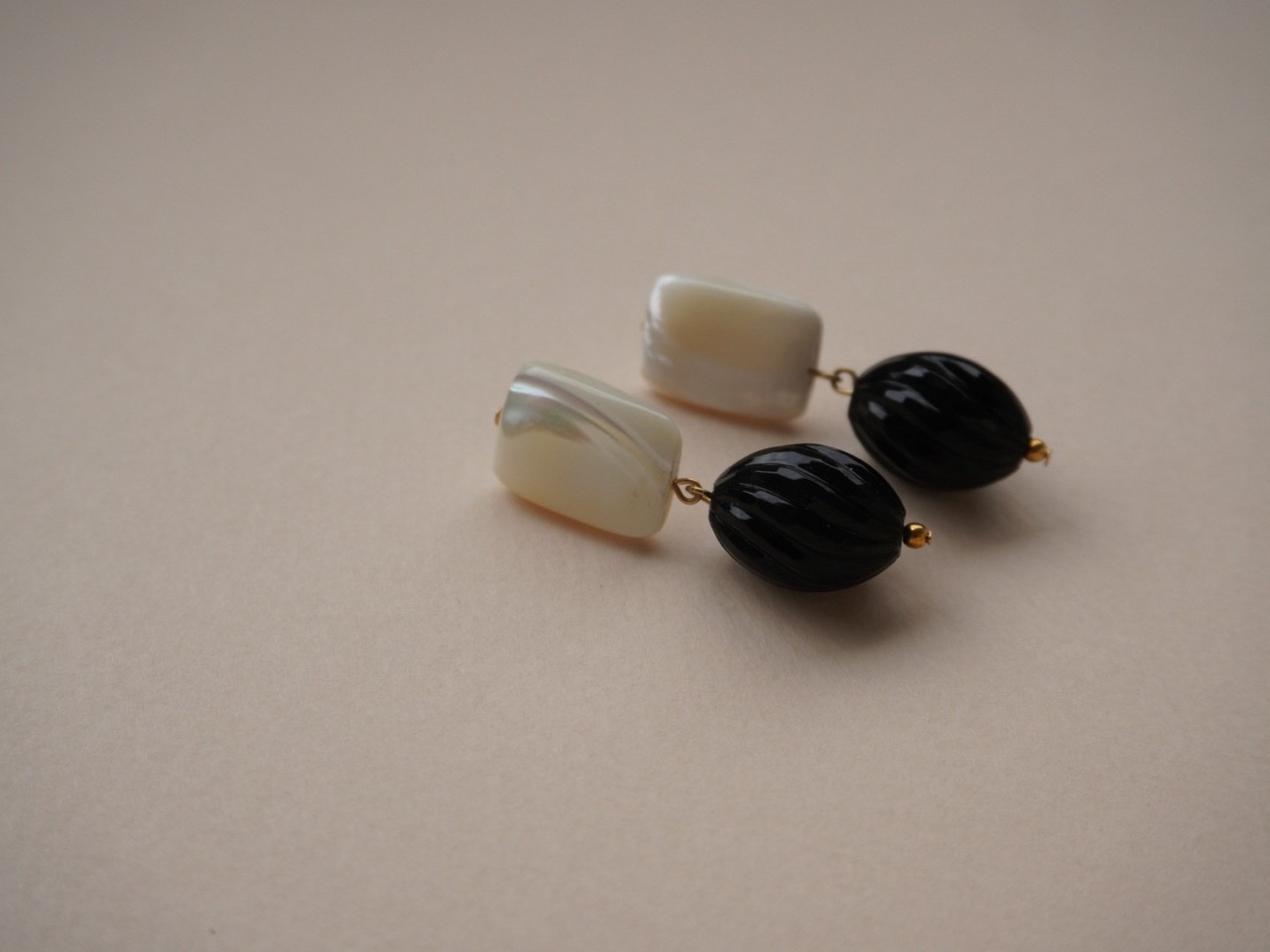 【 WAVE 】mother of pearl & acryl pierce