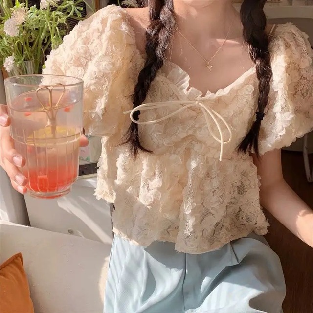 パフスリーブフラワートップス