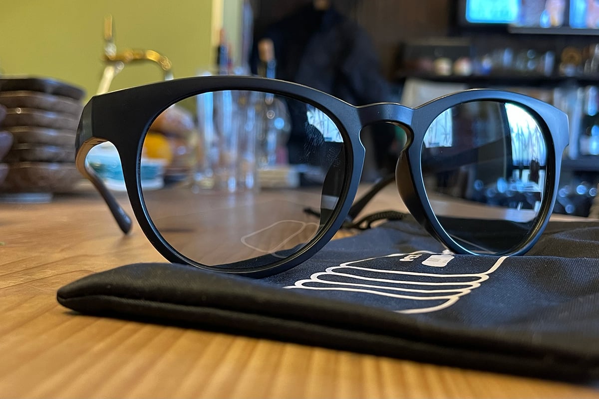 有名ブランド メガネの鯖江発、UV・調光・偏光が1つに！アウトドア