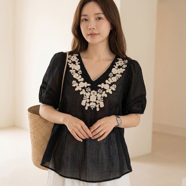 Vネック刺繍入りパフスリーブシフォントップス　L0987