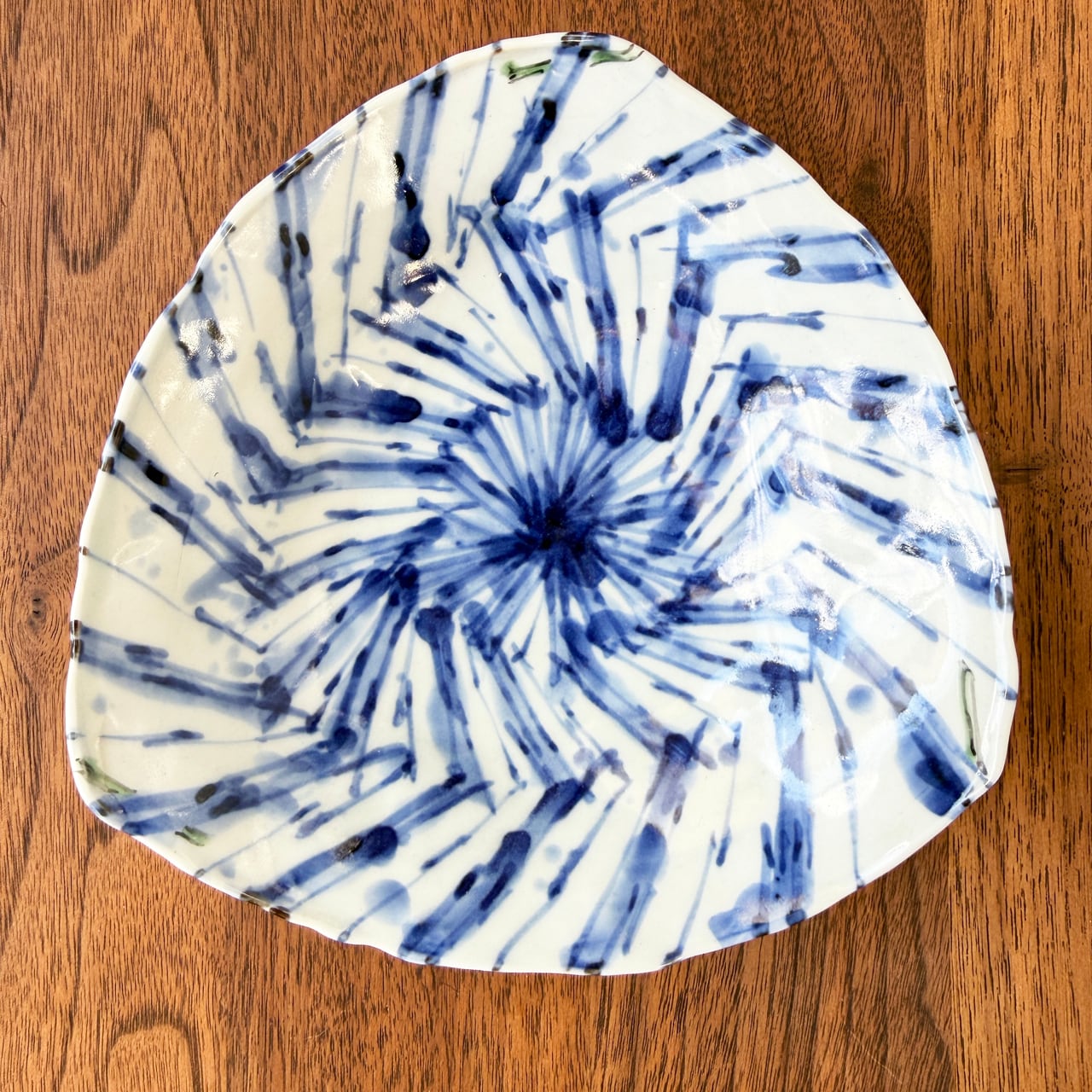 松尾貞一郎 ｜ 三角皿 約14㎝（No,1吹き墨渦紋 No,2赤福紋 No,3 染付塔