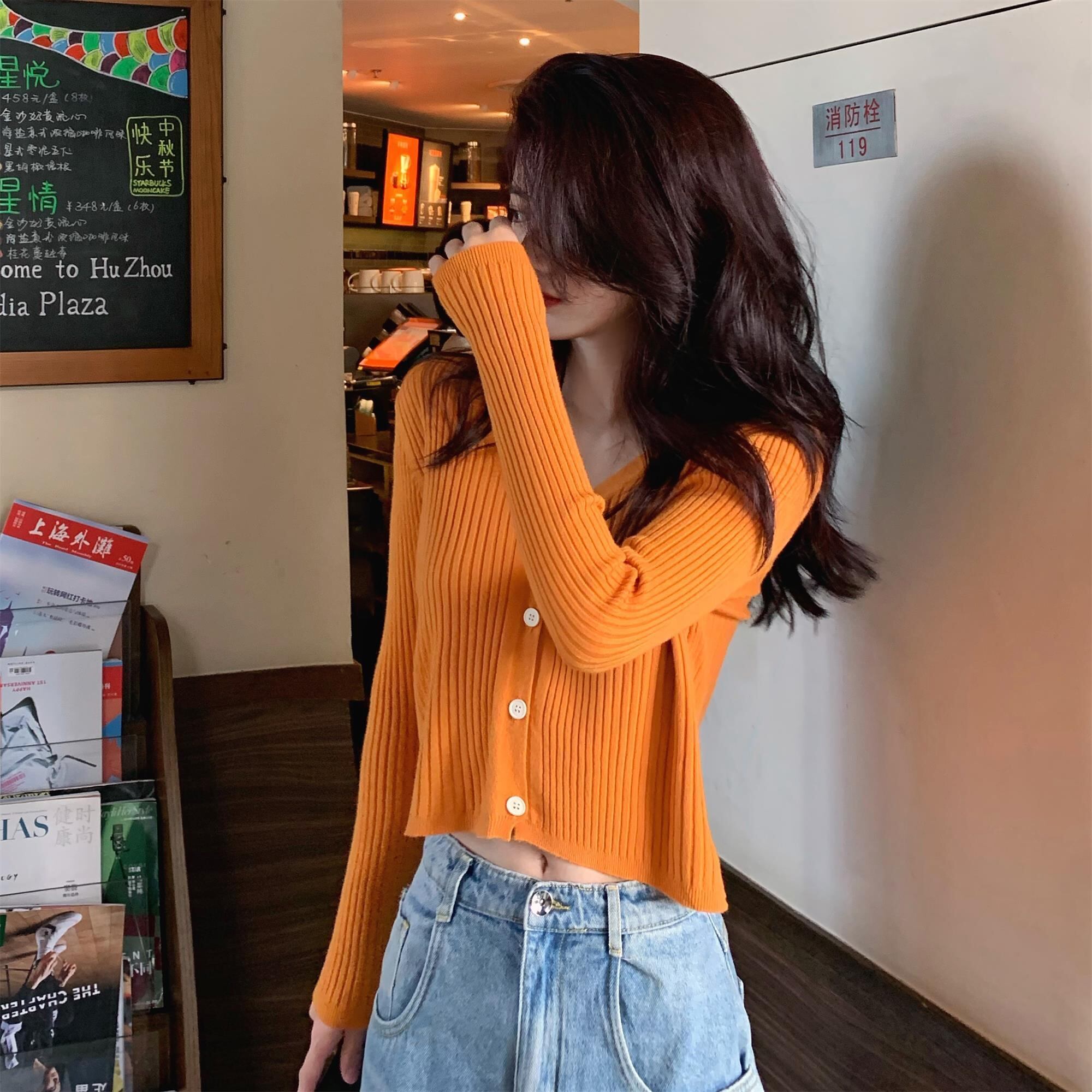 秋の新作Vネックセーターレディースソフトワックスニットカーディガンジャケットレディースやさしい風ショート長袖ニットセータートップ ドラファッションホール38370537911