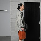 INTERIM(インテリム)WIDE COTTON SUMMER CORDUROY DEADSTOCK FABRIC ２TUCK BUTTON SHORTSコーディネート