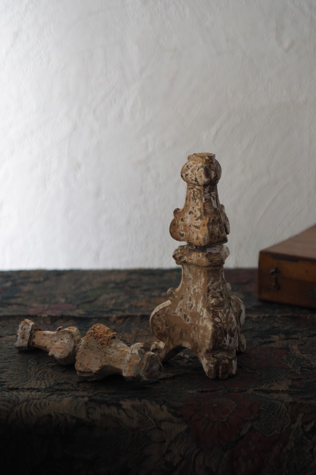 朽ちた燭台-antique candle stand