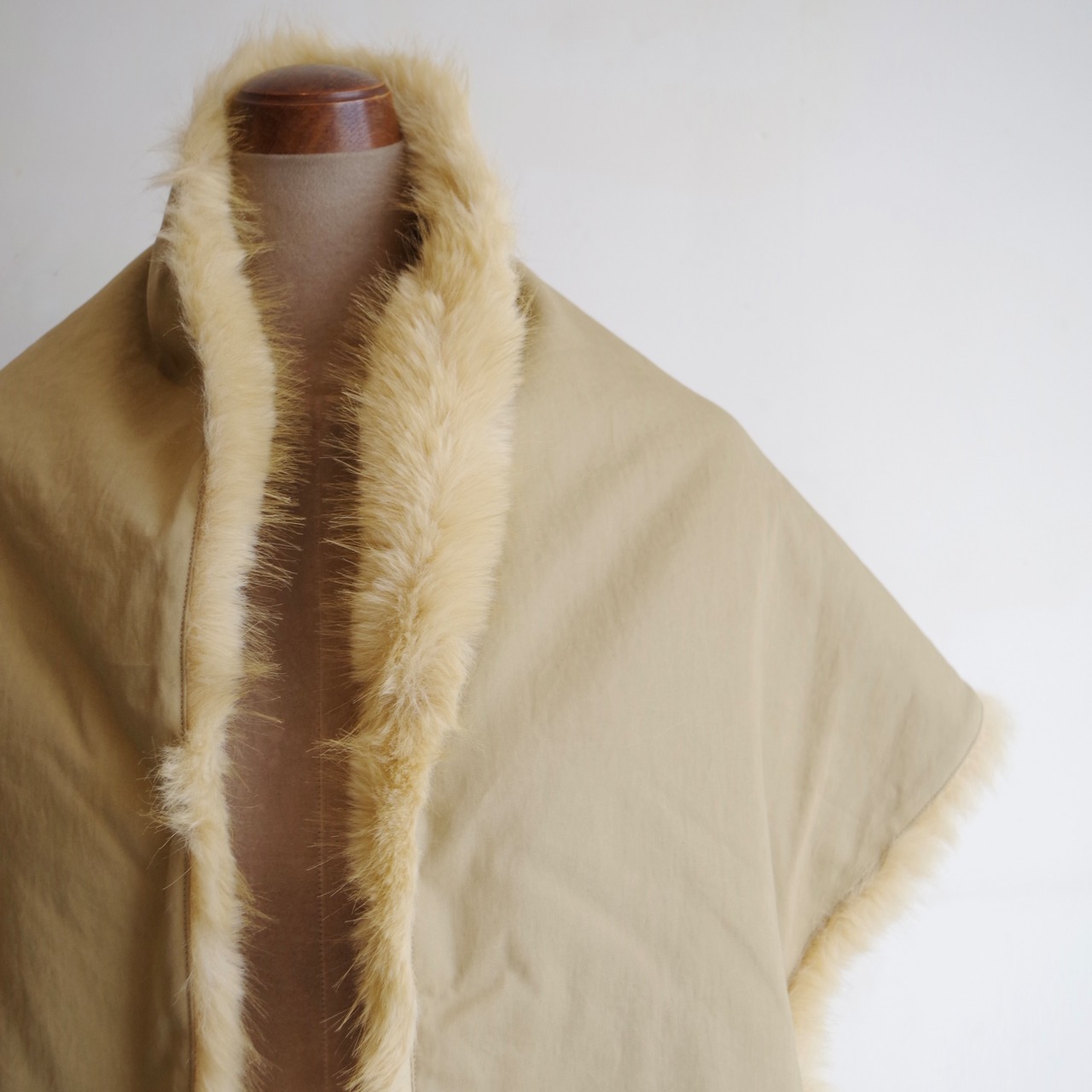 LOEFF  Fur Reversible Triangle Scarf