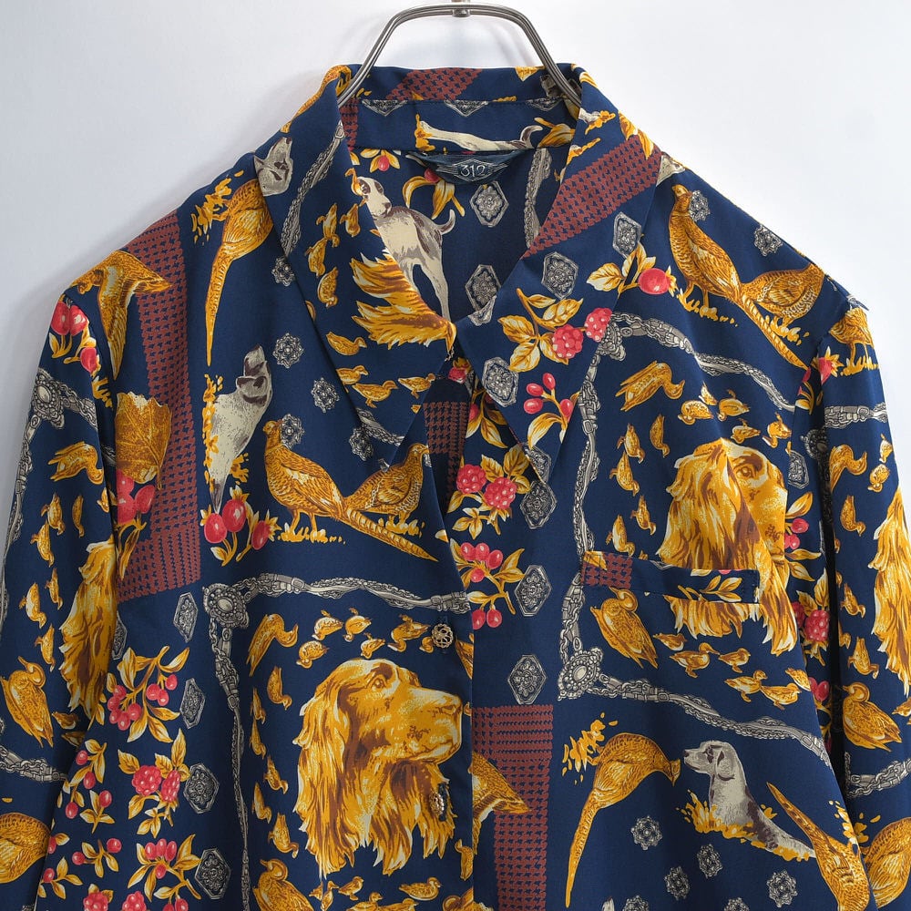 80~90s 日本製 312 アンティーク調 スカーフ柄 総柄 ポリエステル シャツ ブラウス アニマル柄 犬 鳥 ドッグ柄 ネイビー ジャパンヴィンテージ ビンテージ 国産古着 レディースMサイズ
