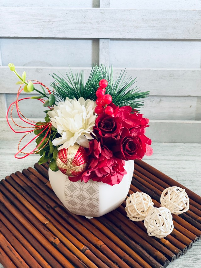 プリザーブドバラ入り毎年飾れる正月飾り　ホワイトマムの正月飾り　紫陽花の和風アレンジ　プリザーブドフラワー　お正月アレンジ　結婚祝い　退職祝い　お正月飾り　赤いバラ　レッドローズ　