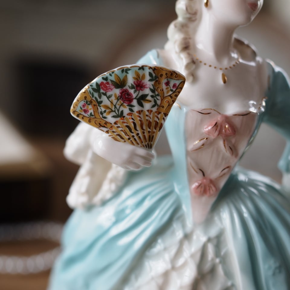 英国コールポートCoalport マリーアントワネット 限定フィギュリン
