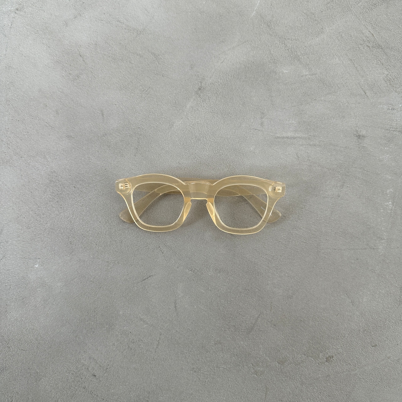 wide frame sunglasses/nudie