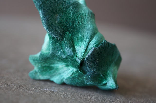 コンゴ産ヴェルヴェットマラカイト Malachite 2275