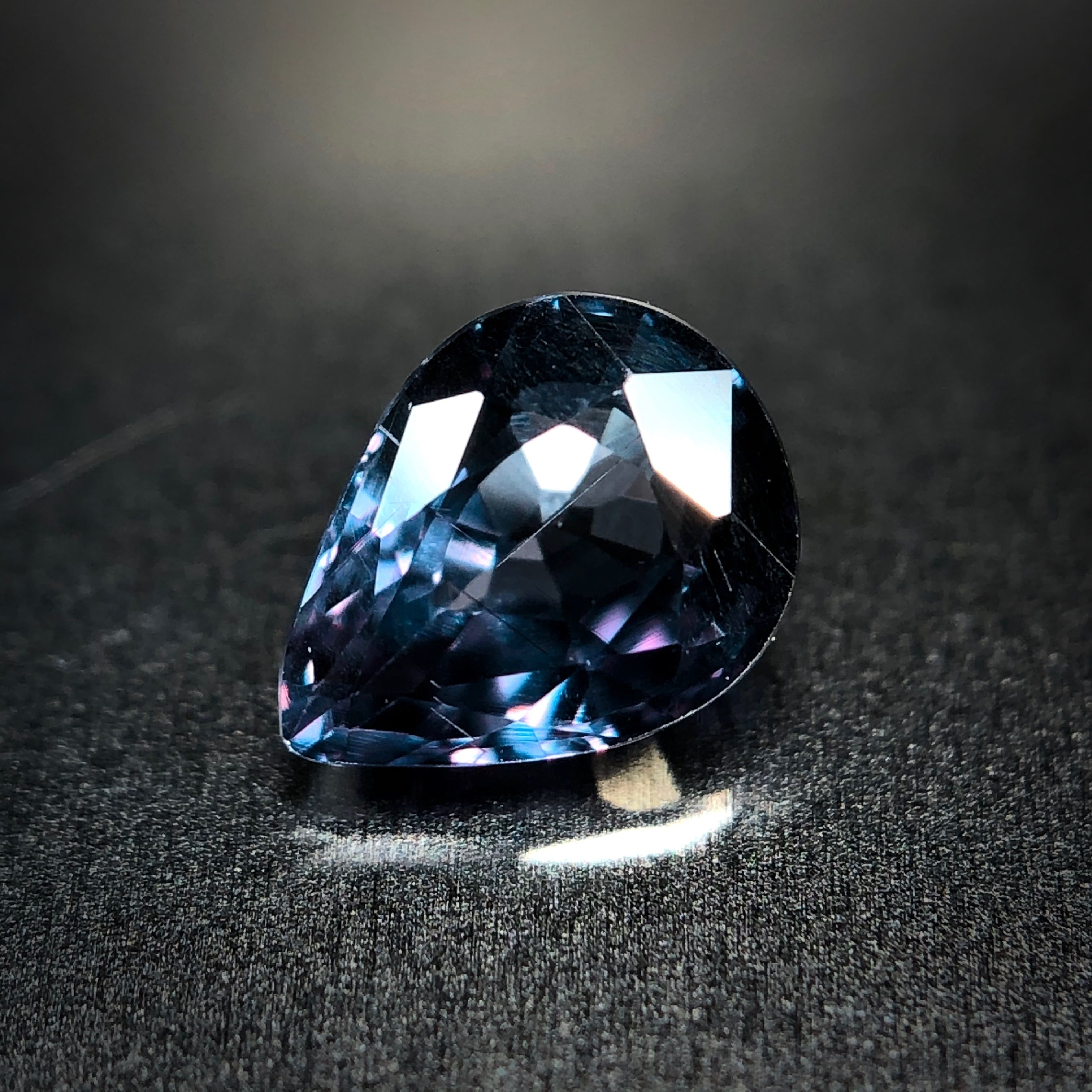蠱惑のベキリーブルー 0.47ct 天然 ベキリーブルーガーネット 蠱惑のベキリーブルー 0.47ct 天然 ベキリーブルーガーネット