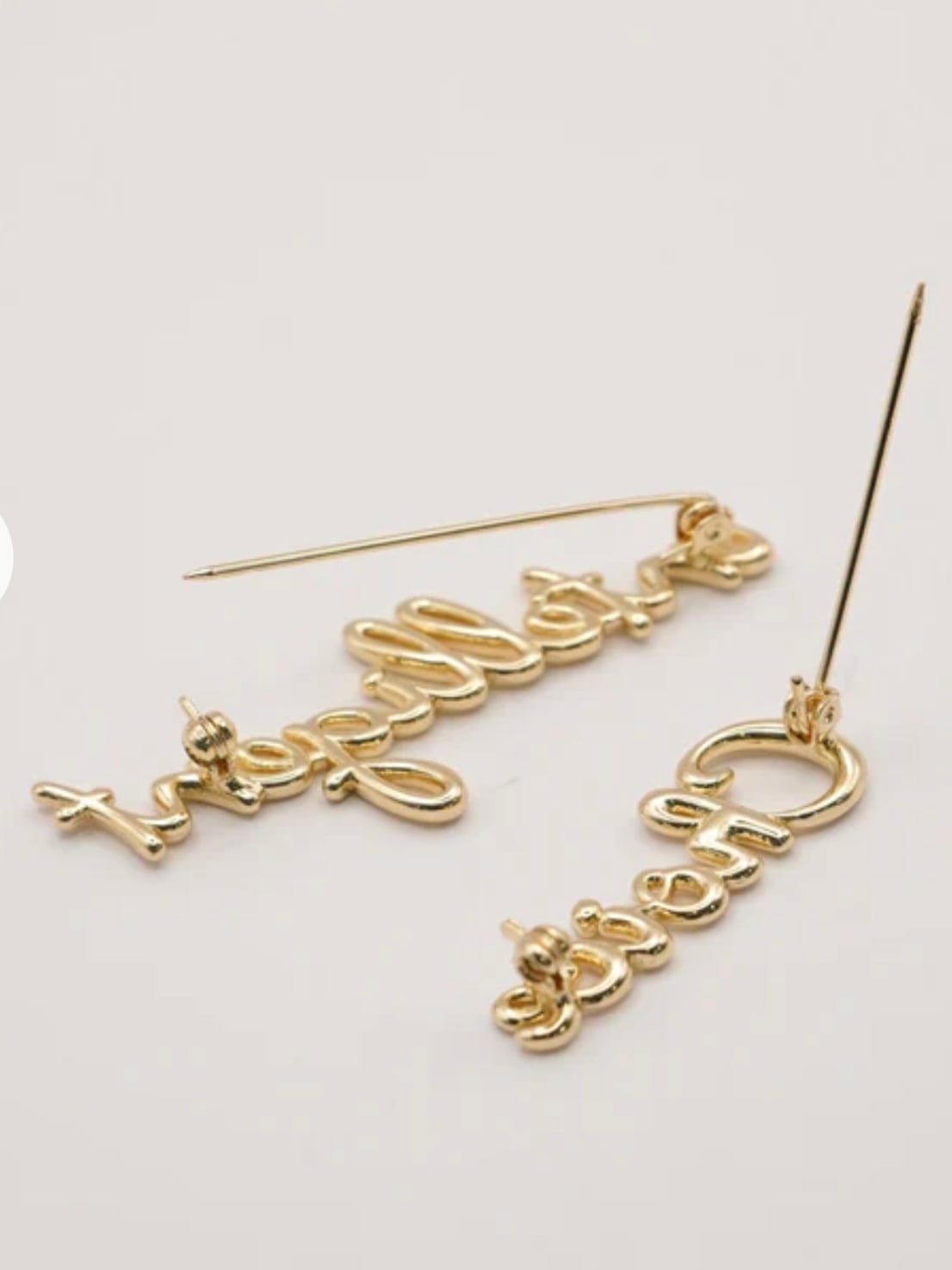 送料無料】 CHIGNON(シニヨン) ロゴブローチセット ゴールド GOLD