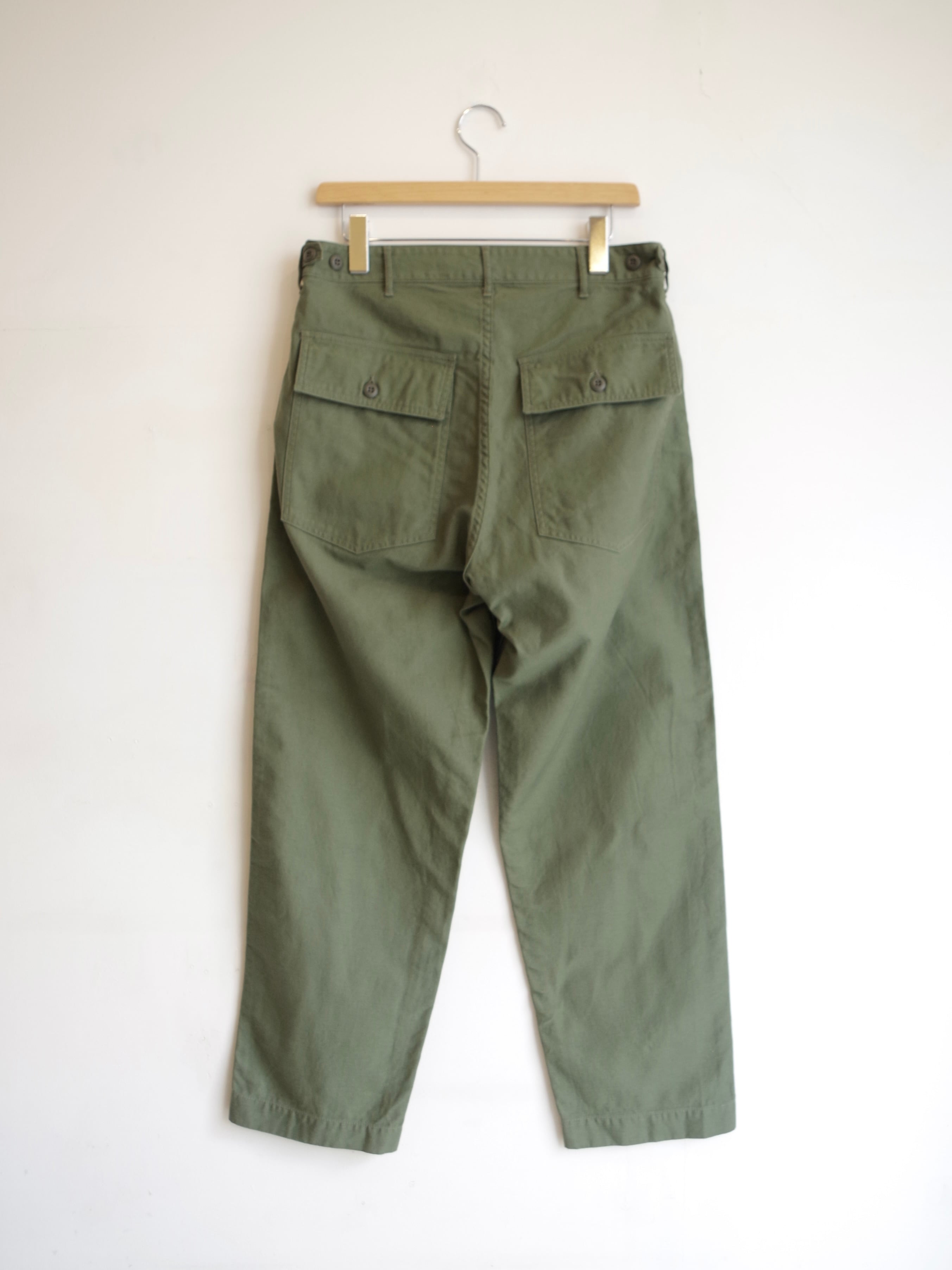 BRENA BAKER PANTS MILITARY BACKSATIN | 1F Store