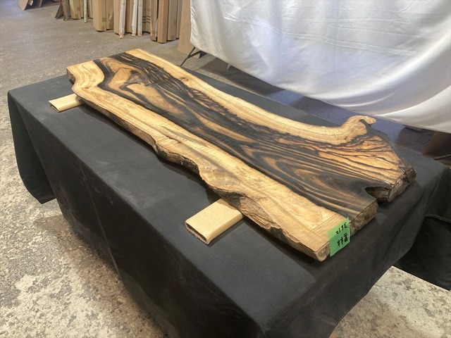 黒柿3612　柿　クロガキ　一枚板無垢 乾燥材　1270x340-290-320x40mm カウンター　棚　テレビ台　花台　DIY　窓台　台　黒檀　紫檀