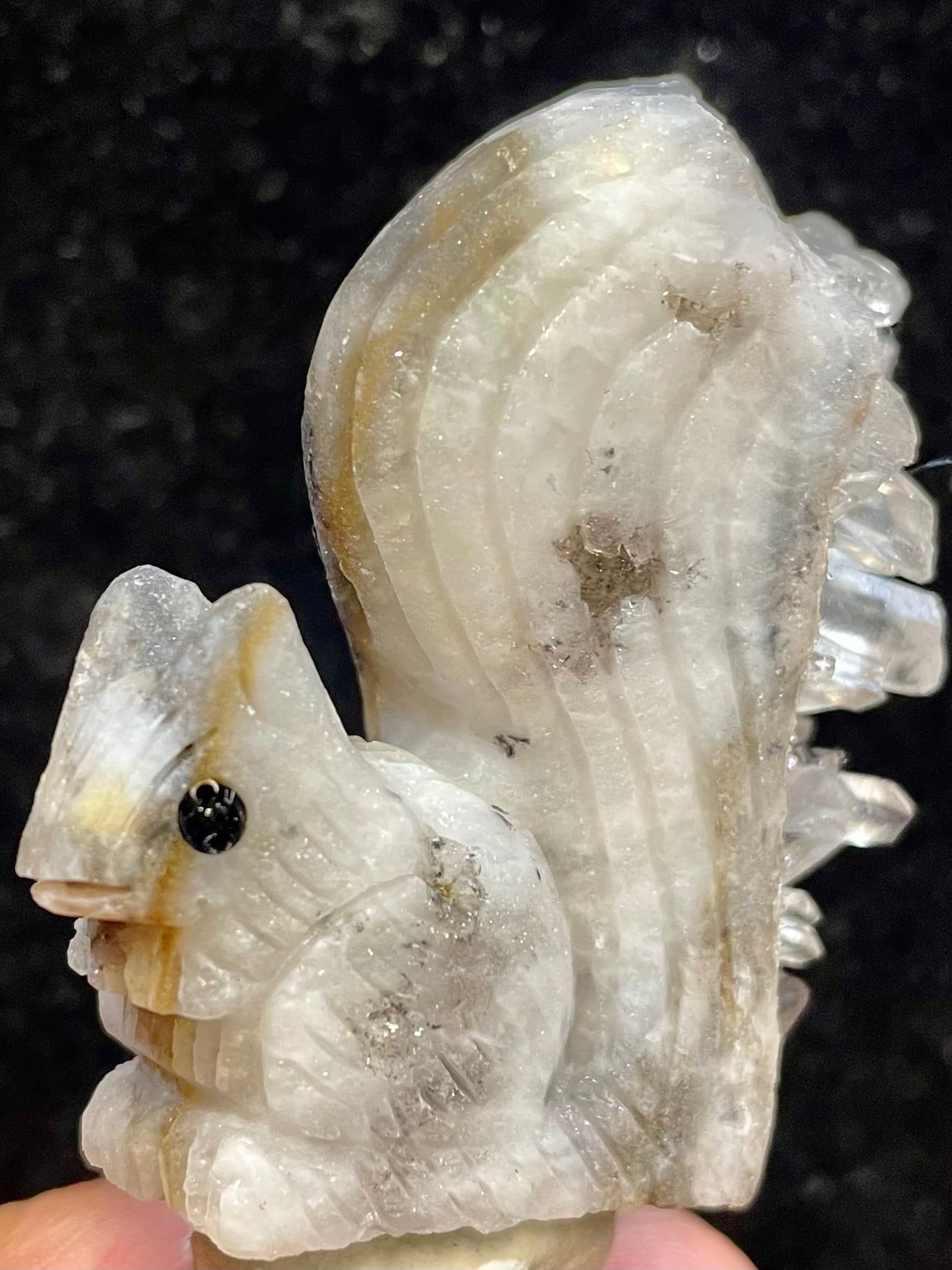 11) 天然石・母岩彫刻「リス」水晶クラスター