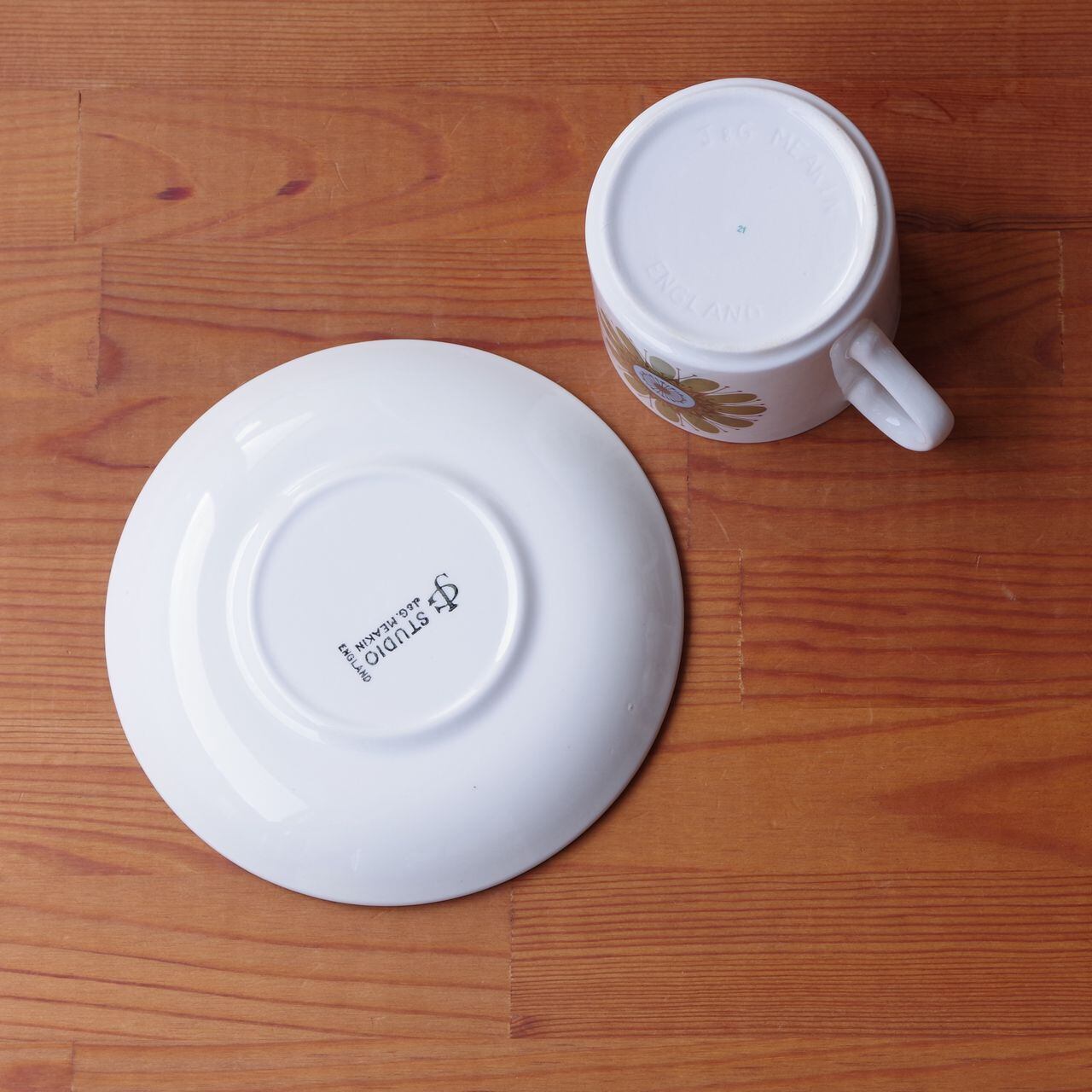 J&G Meakin（ミーキン）Aztecシリーズ コーヒーポット J & G Meakin Aztec Pottery Set This vintage J & G Meakin coffee