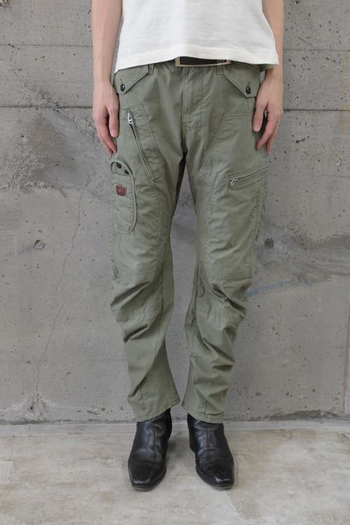 Military pants with a 3D silhouette