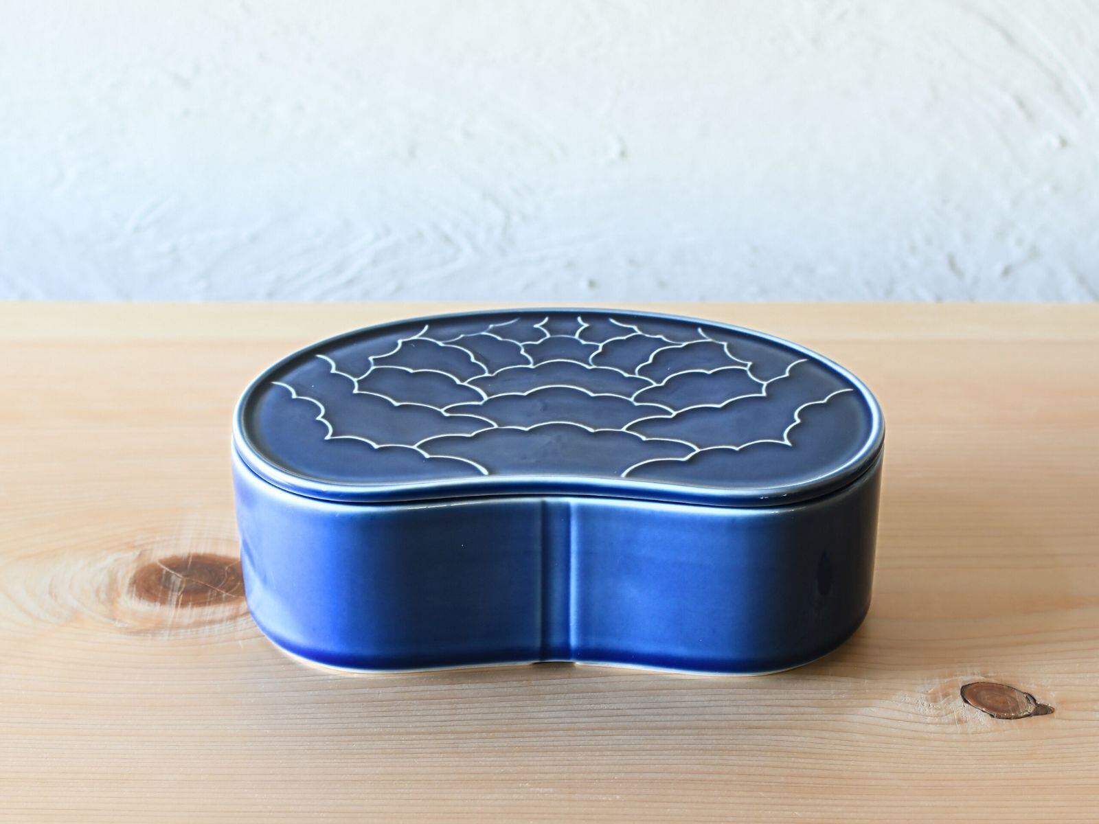 ARITAYAKI STOREオリジナル＊ 有田焼 福泉窯 ルリ釉 繭型蓋物 【大