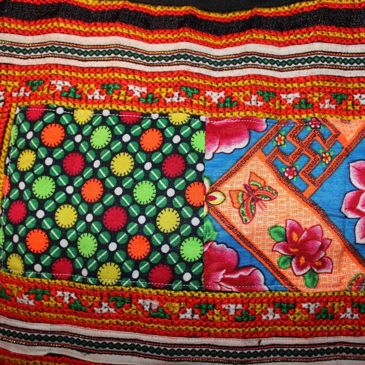 モン族刺繍サルエルパンツ[A] | タイの民族刺繍雑貨・衣料スアイチャイ