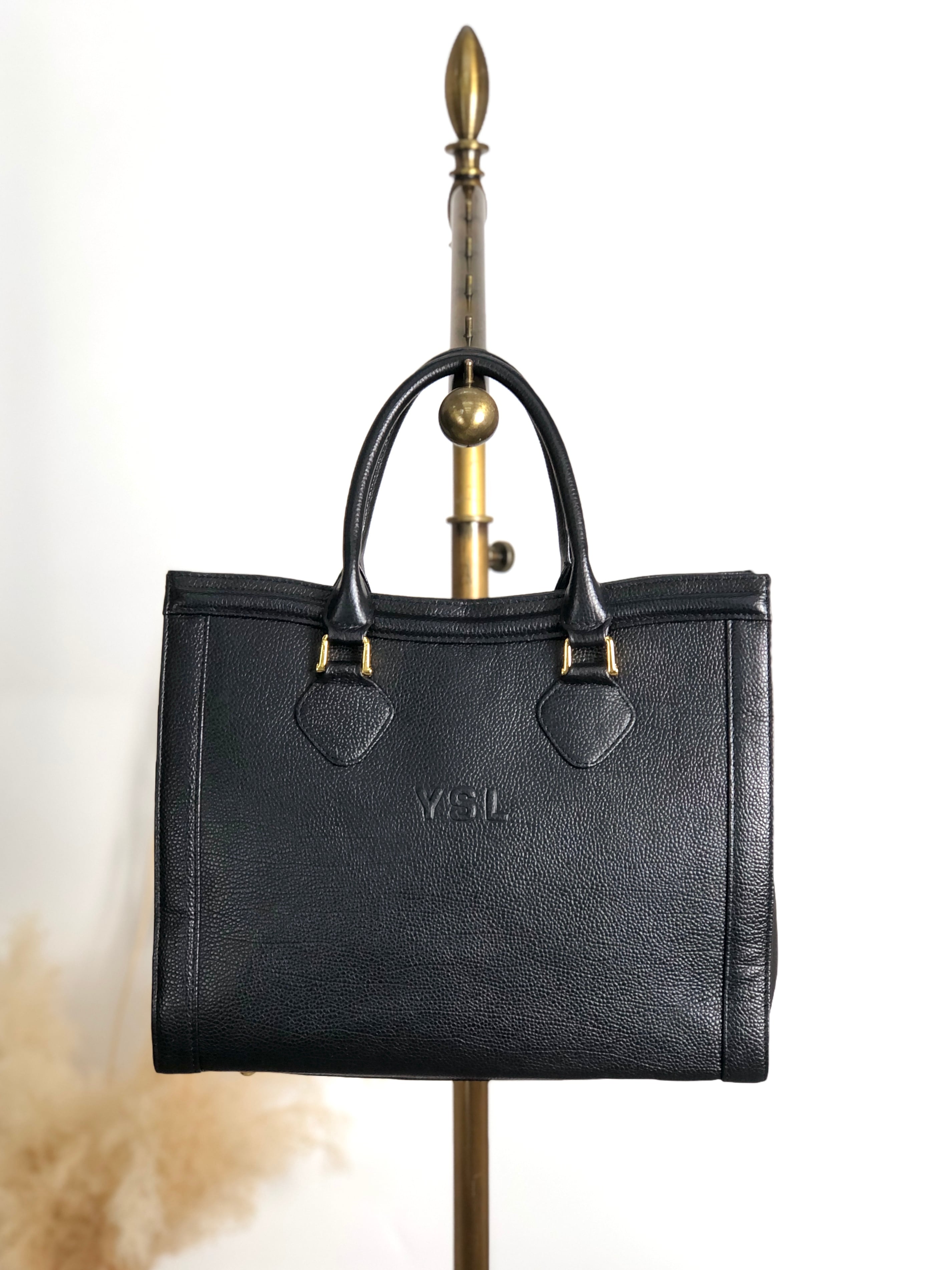 Yves Saint Laurent イヴ・サンローラン ハンドバッグ ブラック Yves Saint Laurent イヴ・サンローラン ハンドバッグ ブラック