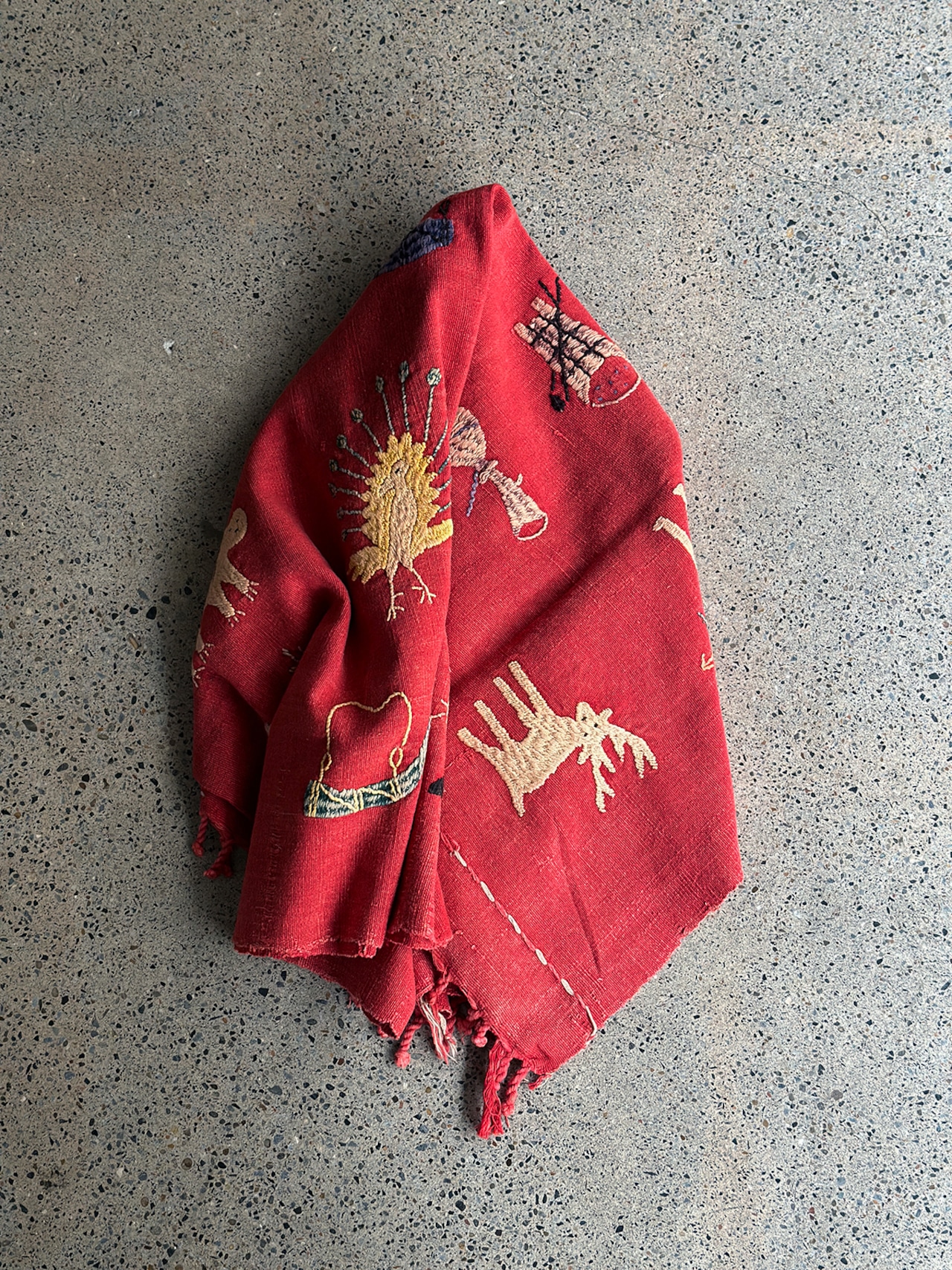 Naga tribe／Stonewashed embroidery rug（Red）