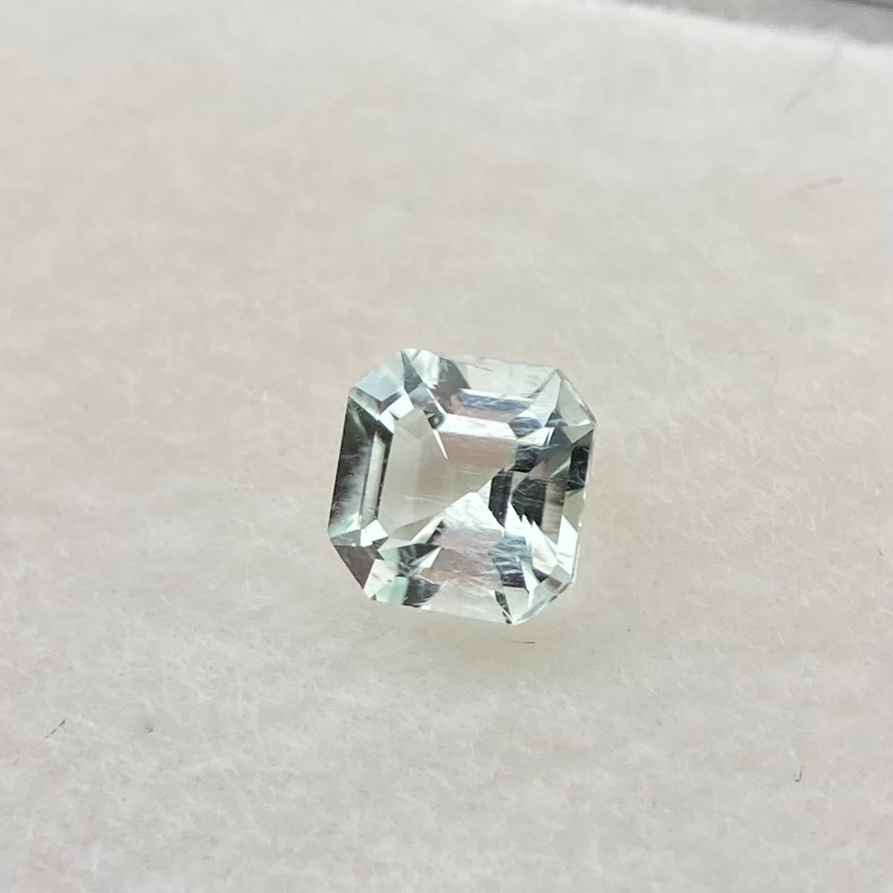トルマリンの角砂糖  約3.8mm*3.8mm H2.6mm r-0417