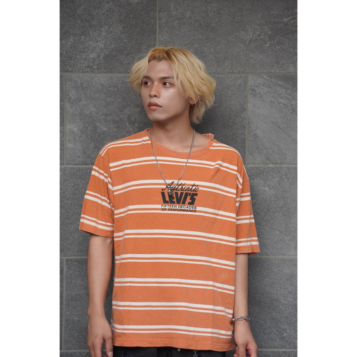LEVI'SボーダーロゴTシャツ〈MODEL:須郷裕希〉 | 古着使って恋をしよう