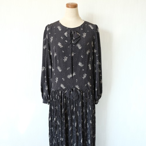 ブーケとドットのワンピース