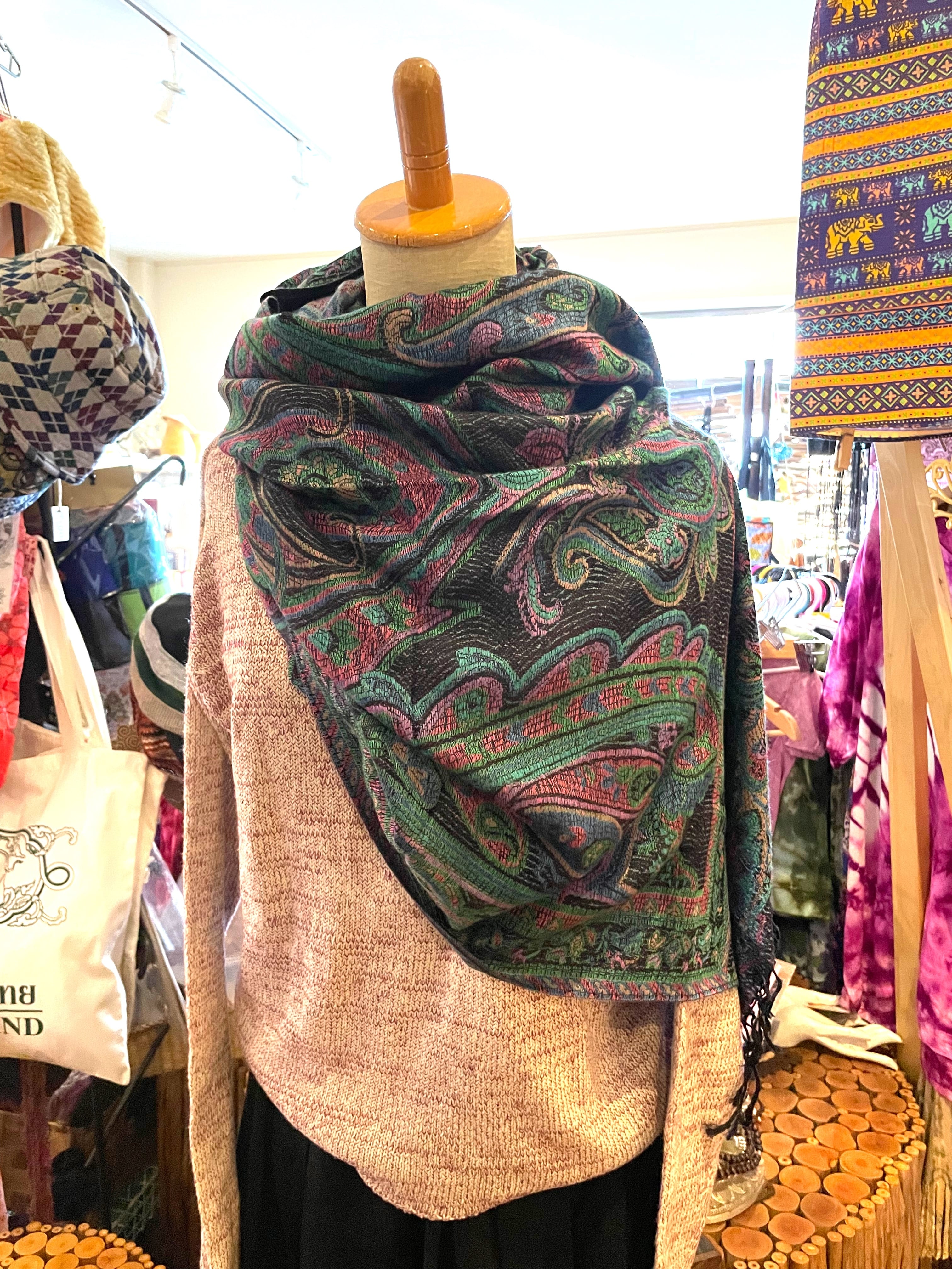 ストール 大判ストール 上品 柔らかい 光沢 リバーシブル リバーシブルストール 春 夏 秋 冬 マフラー アジアンストール 柄 エスニックファッション アフリカン エスニック パーティー プレゼント アジアン グリーン ブラック シルバー ペイズリー* アジアン雑貨 No.18 C