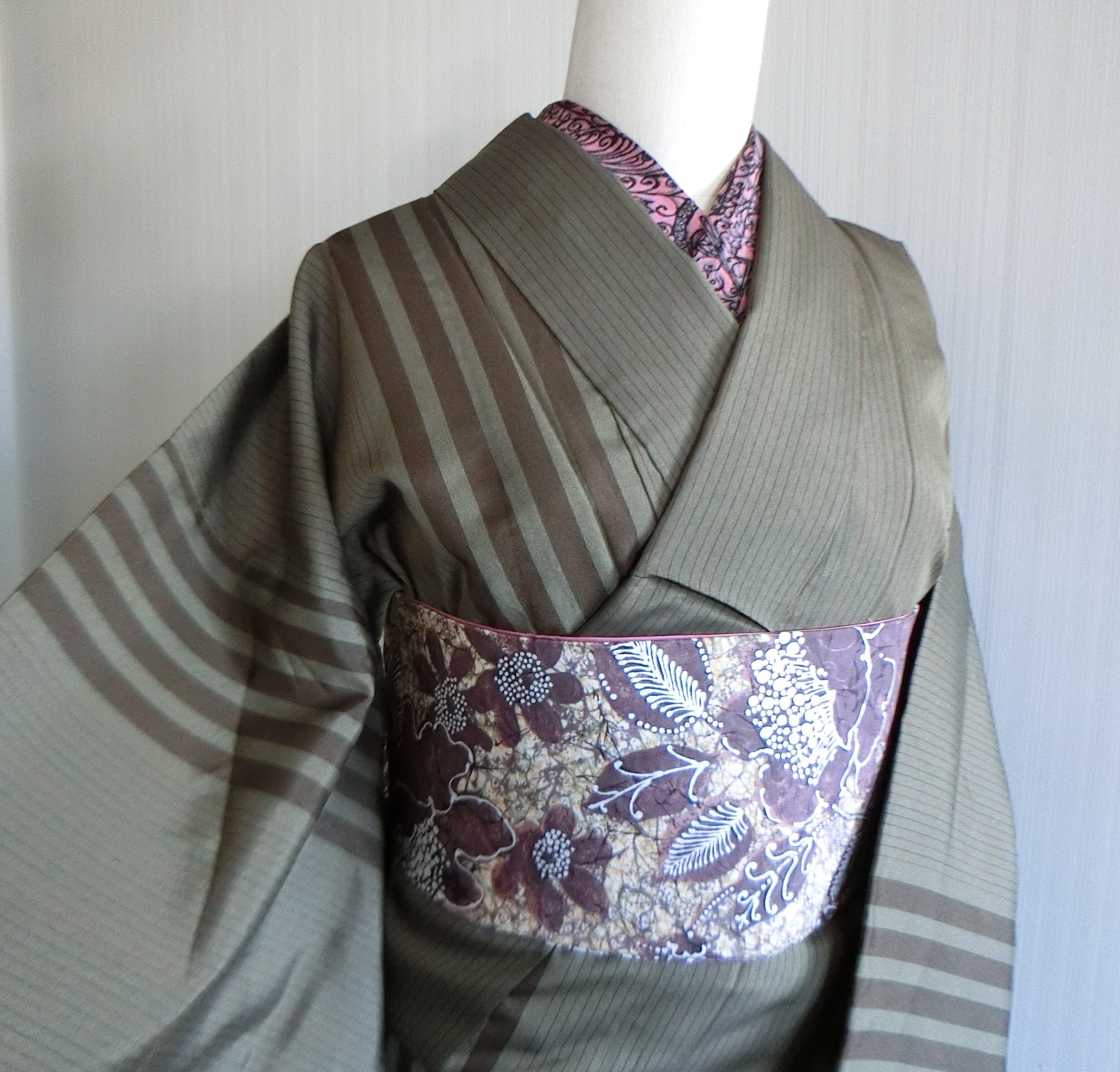 モノトーン系の上質な紬お着物　袷　ガード加工