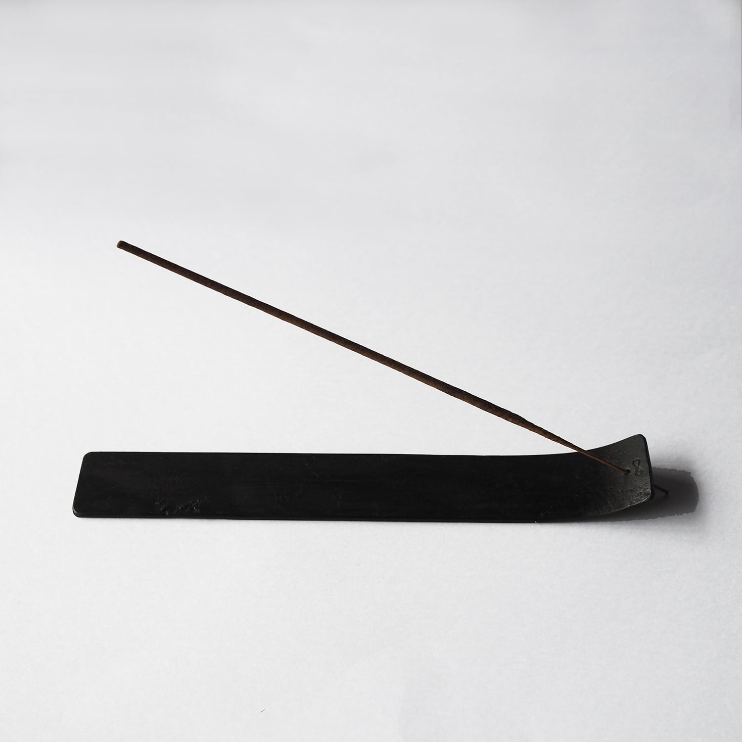 鍛鉄のお香立て｜蜜蝋仕上げ・手仕事のアイアン インセンスホルダー