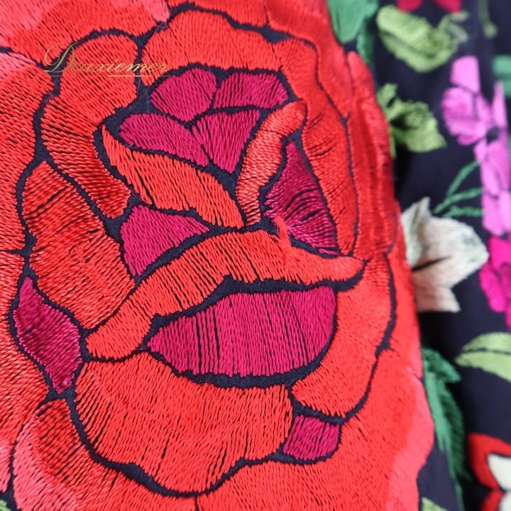 フラメンコ 衣装 マントン シージョ 黒 赤 刺繍 フレコ フリンジ 小物