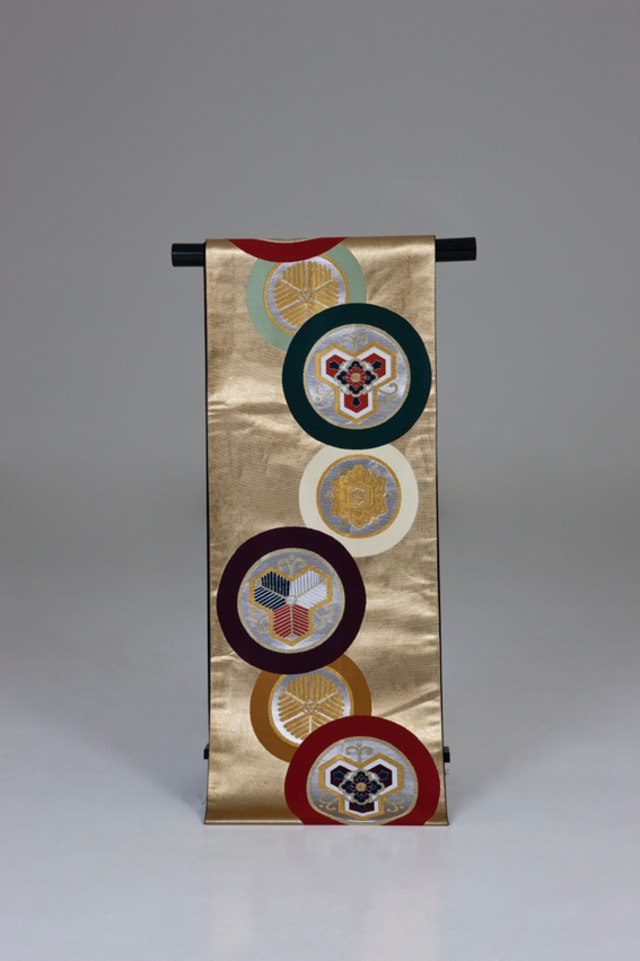 夜目に輝くまぼろしの花