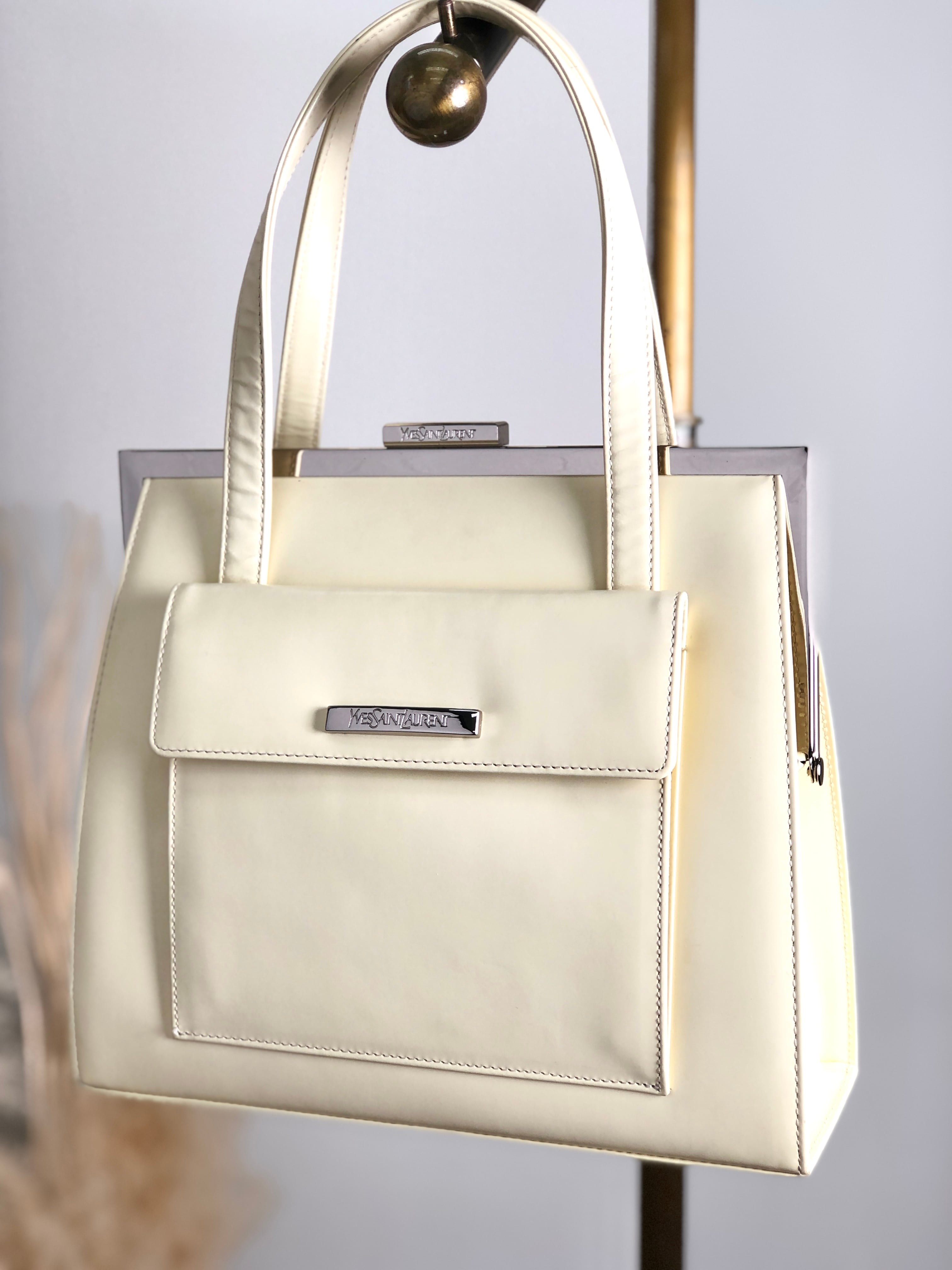 Yves Saint Laurent イヴ・サンローラン ハンドバッグ ベージュ ロゴ
