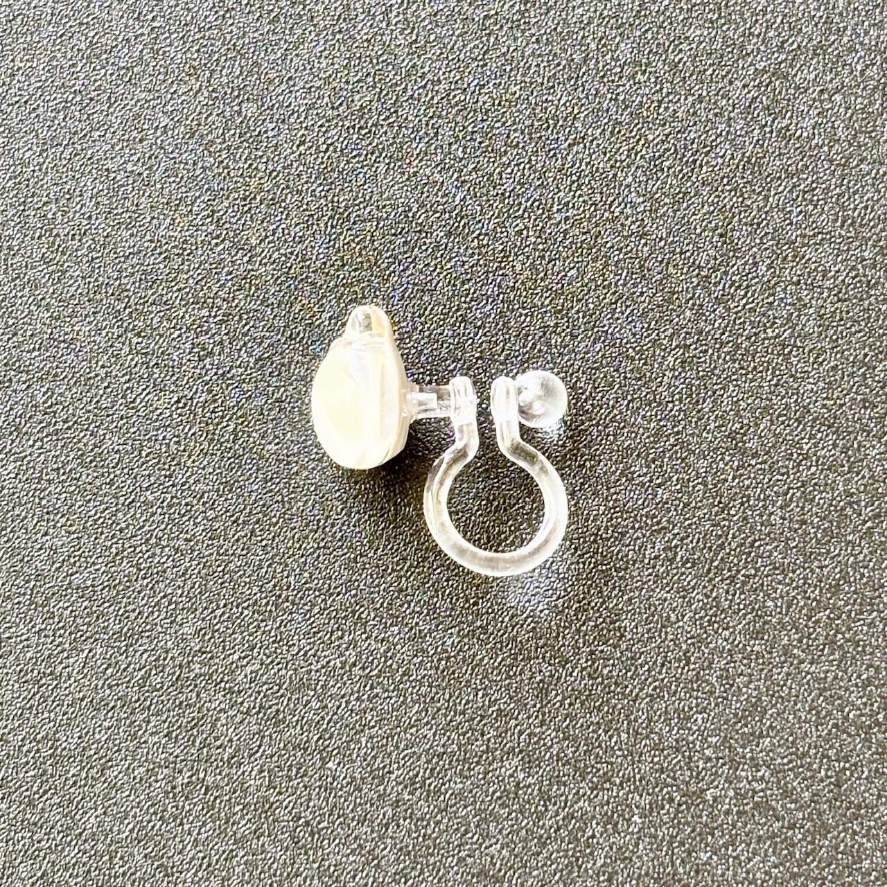 ガラスのシャム猫 小粒 シンプルピアス／イヤリング | 猫アクセサリー