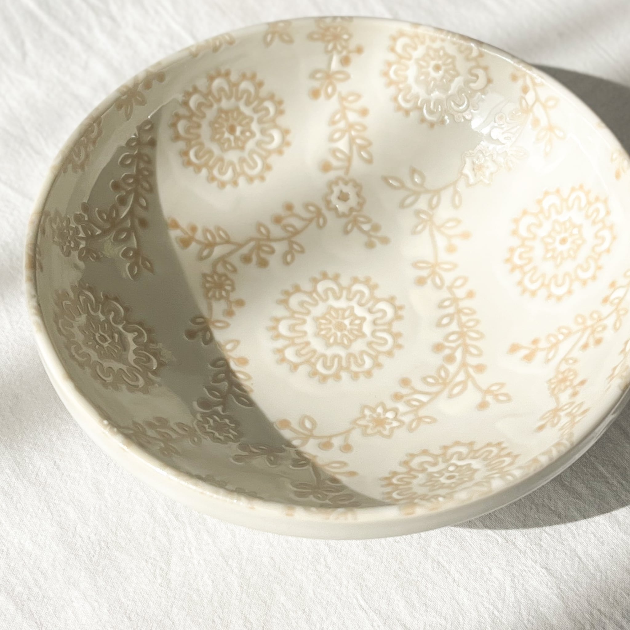 ロイヤルレース 中鉢【15.5cm】 | Kamani | 多治見で営む 美濃焼器の