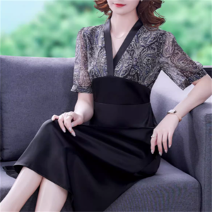 【送料無料】 ドレス夏 ロングドレス ワンピース 衣装 パーティドレス ロング ひざ丈 袖あり 半袖 Vネック Aライン フレア 異素材切り替え ドッキング 透け感 シースルー 薄手生地 エレガント 可愛い 大人可愛い きれいめ シンプル カジュアル シック コンサバ 華やか 大人 上品 おしゃれ お洒落 20代 30代 40代 レディース 女性用 ママ デート お出かけ 女子会 お呼ばれ 休日 お茶会 授業参観 結婚式 二次会 パーティ 演奏会 ファッション 大きいサイズ 大きめ ゆる ペイズリー柄