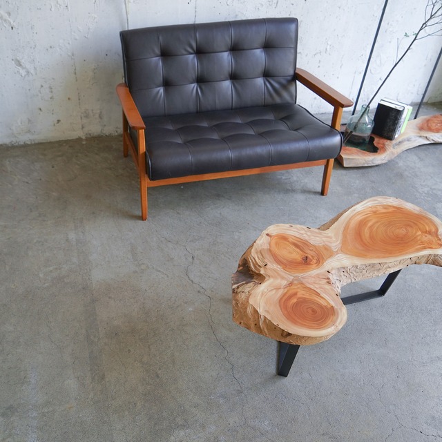 くすみの少ないきれいな欅のローテーブル