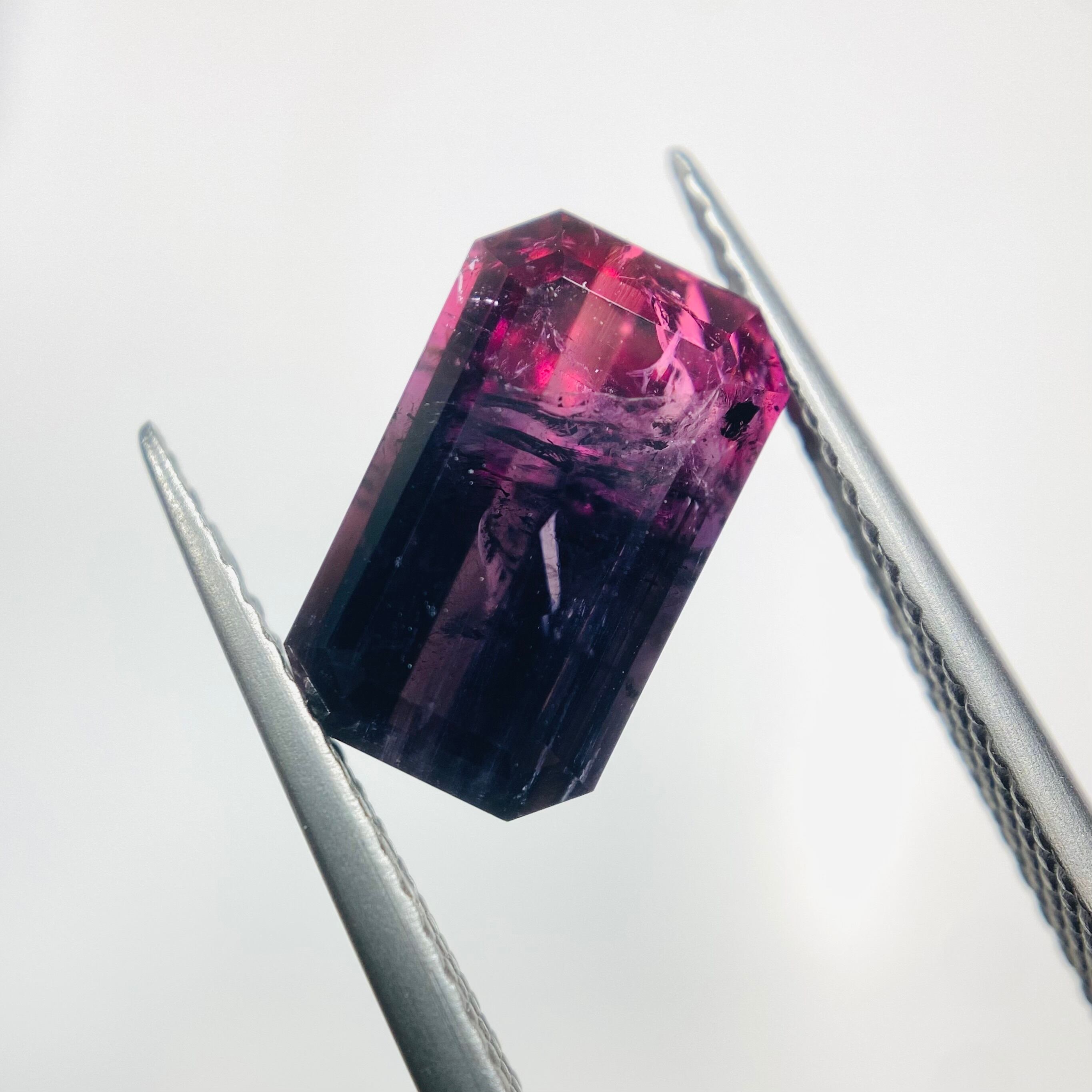 毒々しい美しさのバイカラートルマリン