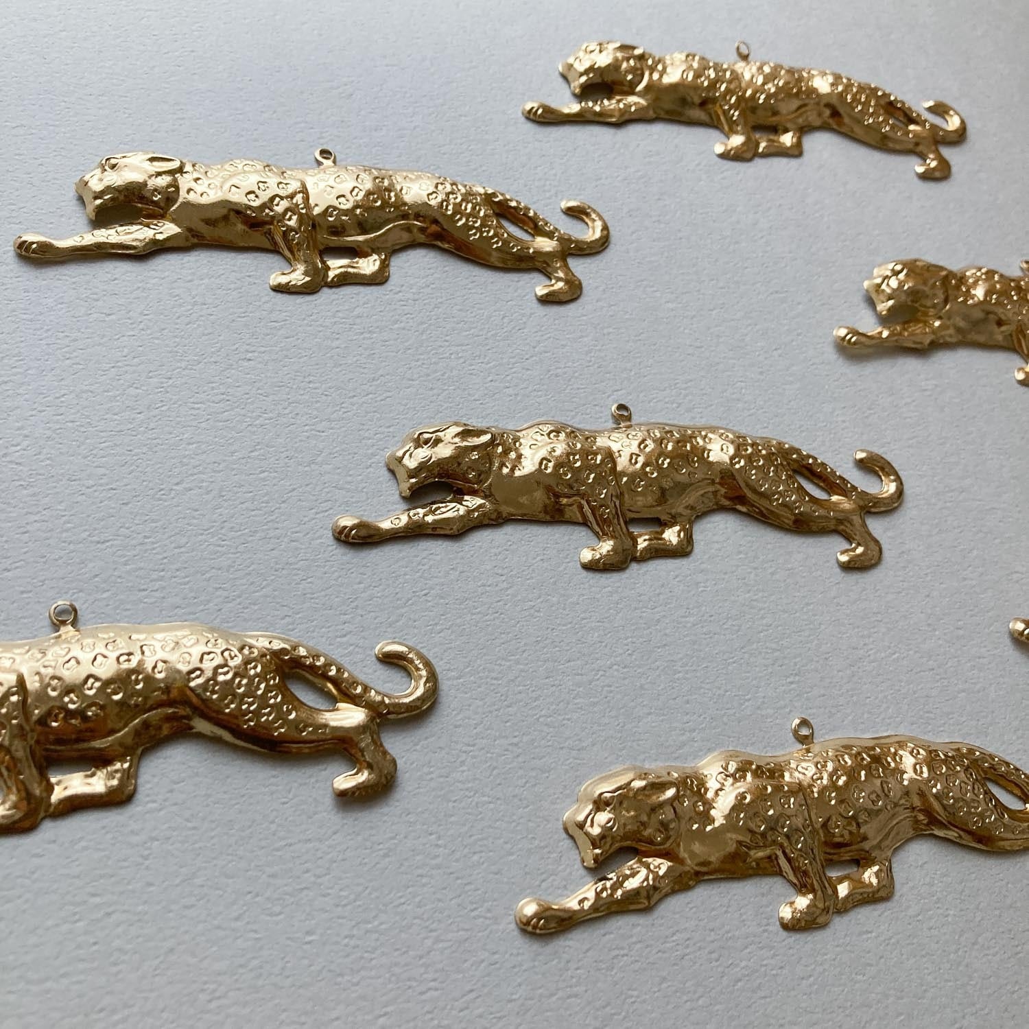 再入荷〉USA真鍮 ヒョウの横向き大ぶりチャームパーツ | Dua