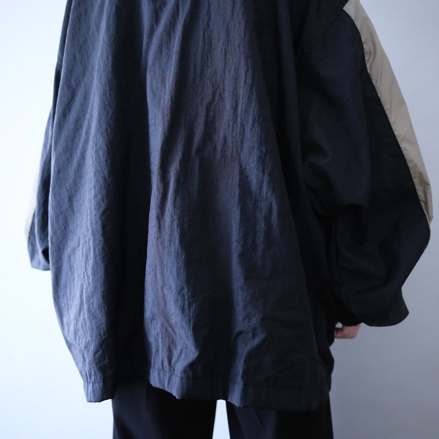 "Champion" good coloring over silhouette nylon blouson