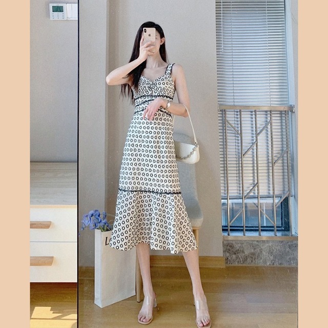 ドットワンピース ドットワンピ ワンピース ワンピ 夏ワンピ 夏ワンピース レディース 女性用 通販 通販ワンピース 通販ワンピ ドット柄 ノースリーブ フリル バックファスナー 小波 ハイウエスト リゾート 旅行 デイリー 普段着 デート プール 海 お出かけ 女子会